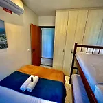 BEIRA MAR 2 Quartos com Ar e Cozinha Completa