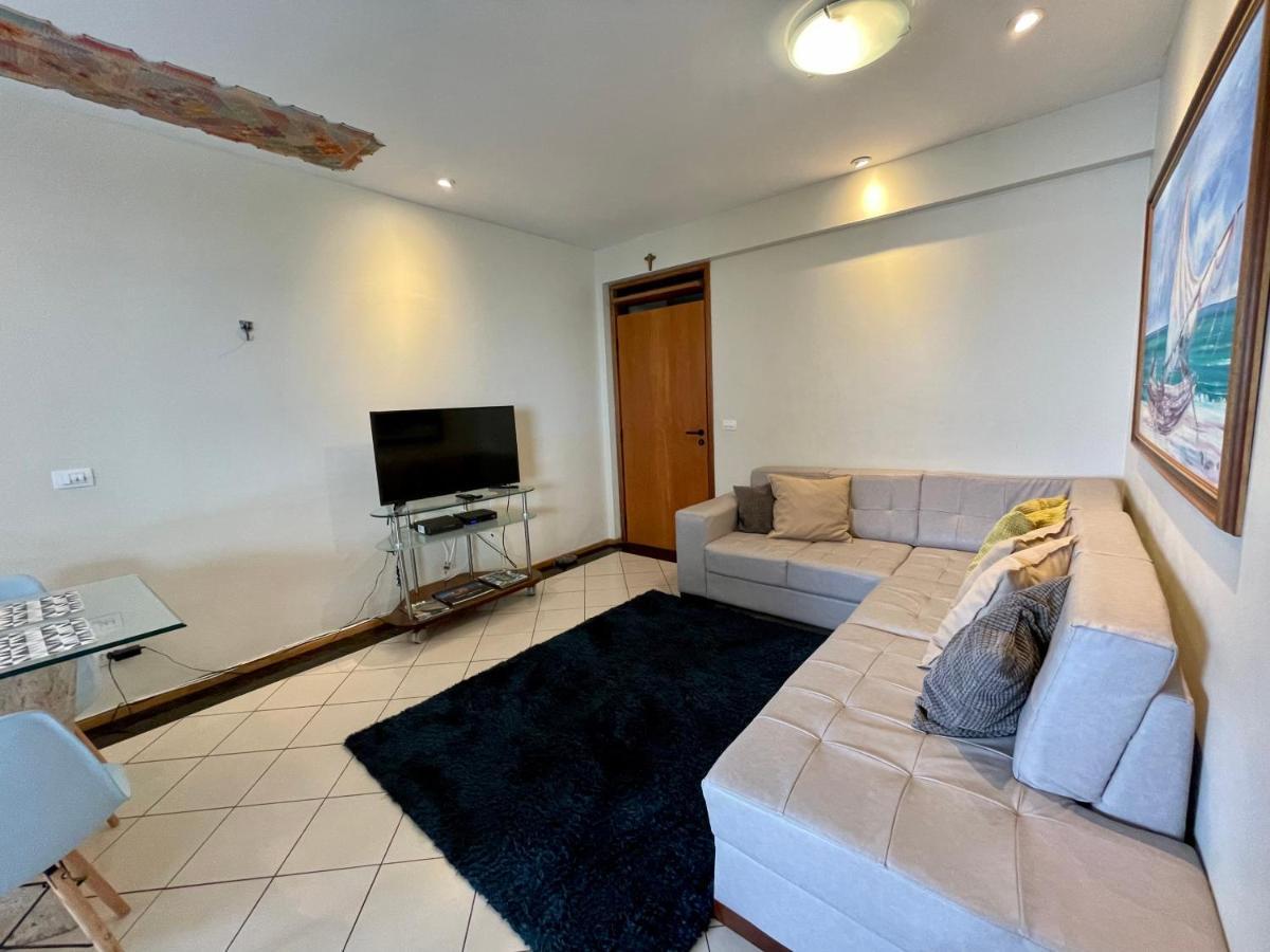 Apartamento Beira Mar 2 Quartos Com Ar E Cozinha Completa *